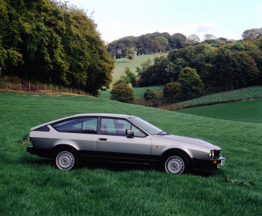  Alfa Romeo GTV 6 2.5 (116) 1983 года  (UK) (фото 2 из 2)